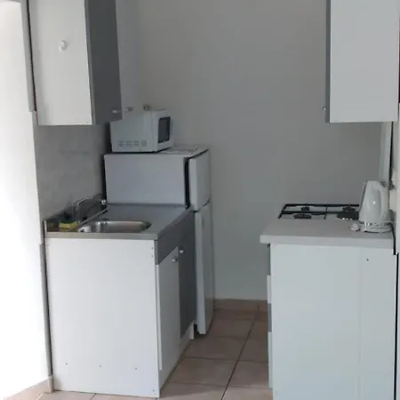 In With Balcony, Air Conditioning, W-lan Apartment *