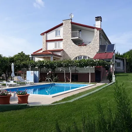 Apartment In With Balcony, Air Conditioning, W-lan