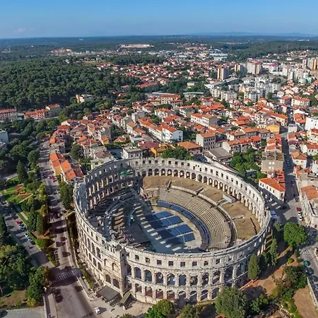 Apartmán In With Balcony, Air Conditioning, W-lan 5216-4 Medulin